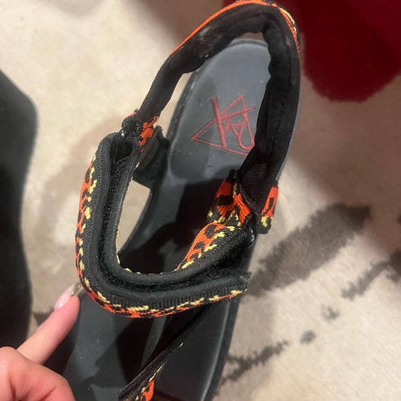 YRU huge platform Velcro fire sandals - Picture 4 of 5